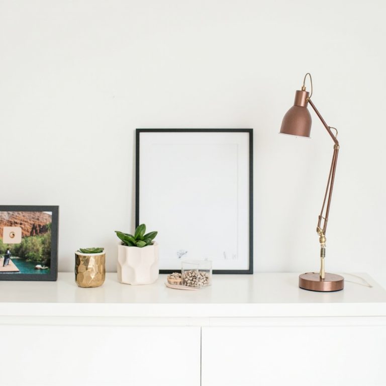 10 Best Minimalist Desk Setups Under $200 (2026)
